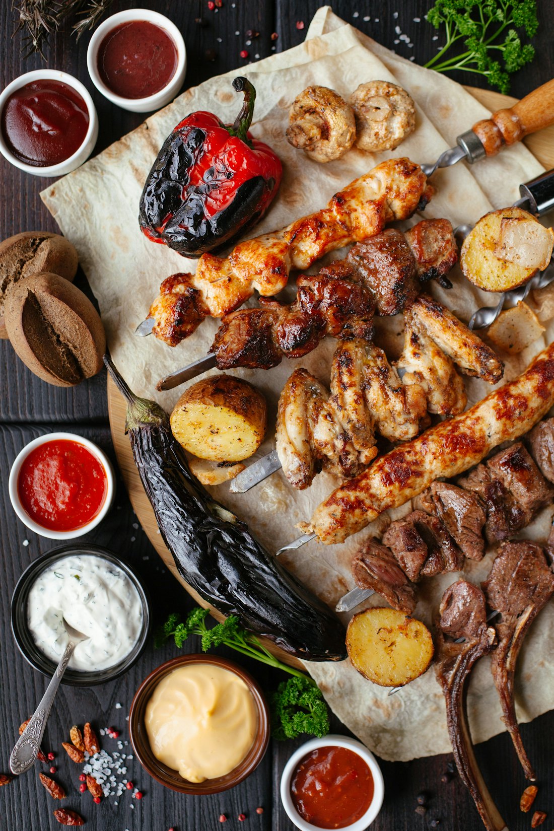 Service en cuisine au feu de bois
